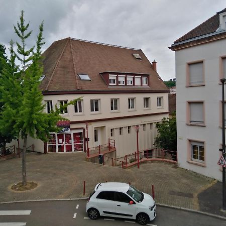 Chambre Meublee Au Coeur De Ville - Chez L'Habitant Le Creusot Bagian luar foto
