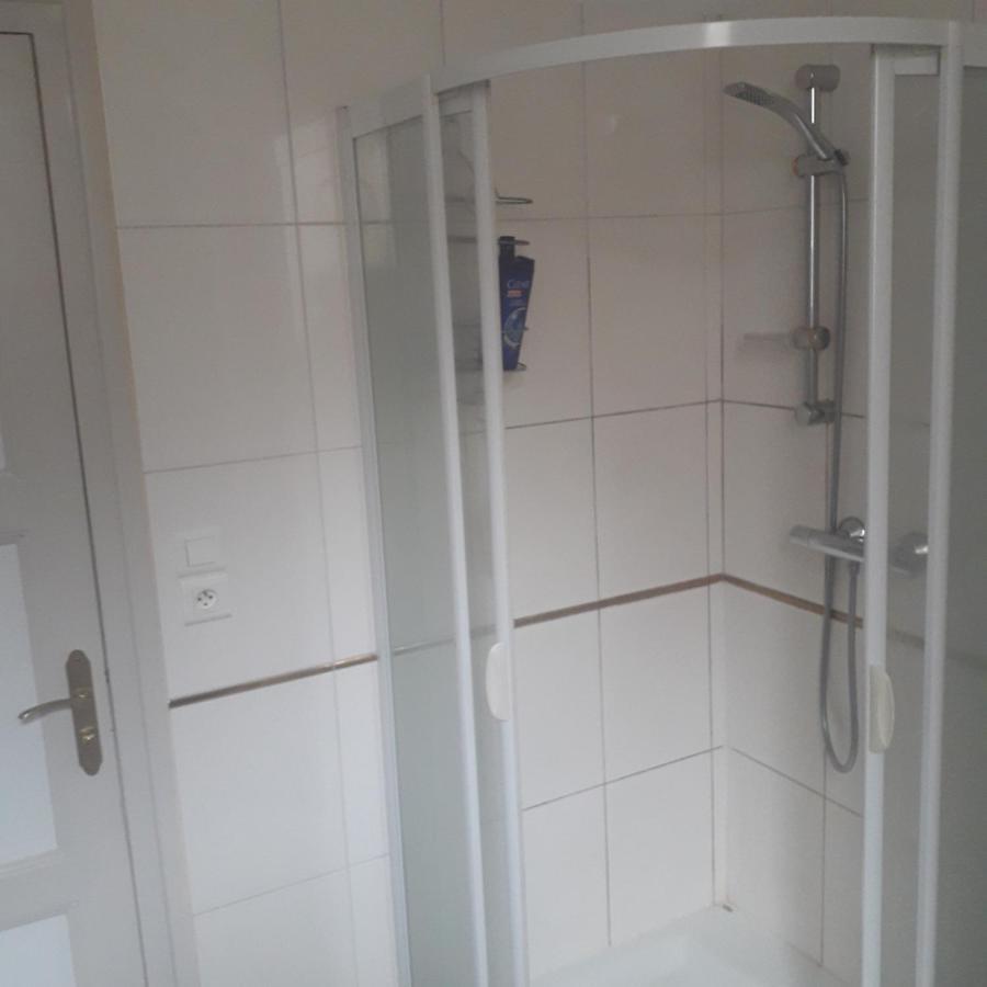 Chambre Meublee Au Coeur De Ville - Chez L'Habitant Le Creusot Bagian luar foto