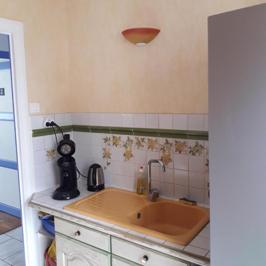 Chambre Meublee Au Coeur De Ville - Chez L'Habitant Le Creusot Bagian luar foto